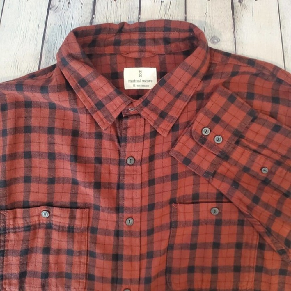 Mutual Weave XL Flannel Button Up Shirt  Plaid Long Sleeve Maroon Double Pockets